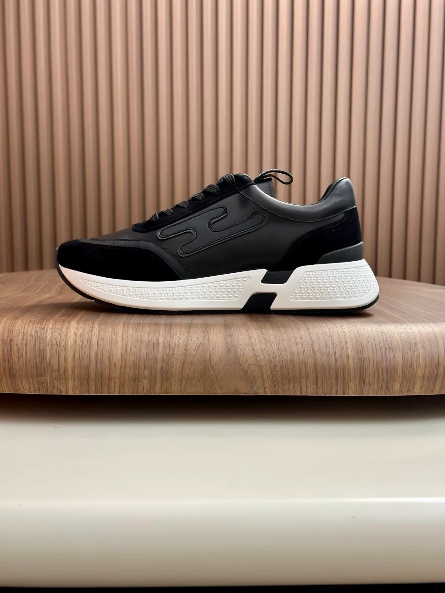 [HERMES] Hermès men's shoes 💰840💰 - High-end quality original order - Upper: 🔝 tumbled calfskin, brand canvas cloth, shoe body sewn with ´H´ pattern - Lining: water-dyed cowhide - Outsole: ultra-light T men's shoes 💰U foam rubber; two-color molded outsole - Ultra-high quality control, fine workmanship: highlighted (high-end, luxury, grade) -Size :39-44 (38, 45, can be customized)